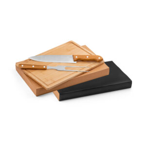 Kit churrasco em caixa kraft com tábua em bambu personalizado