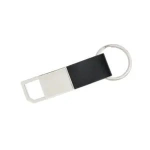 Chaveiro em metal e sintético preto com detalhe personalizado