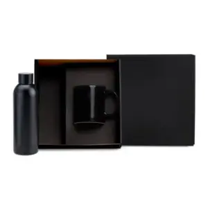 Kit garrafa e caneca pretas personalizado