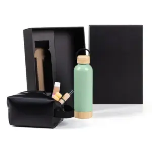 Kit garrafa e nécessaire verde e preto personalizado