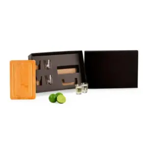 Kit bar e petisco com tábua e copos para dose personalizado