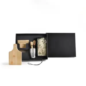 Kit caipirinha em bambu com copo em inox e espaço para garrafa personalizado