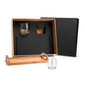 Kit whisky com bandeja e copos personalizado