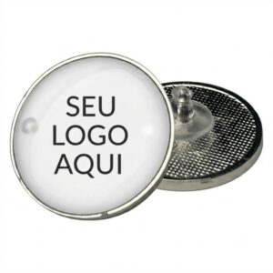 Pin resinado personalizado em metal com impressão colorida e acabamento cristal.